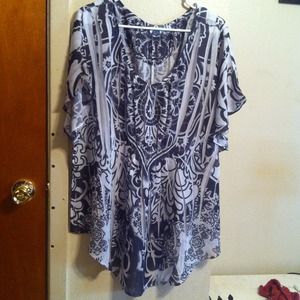 Black and white size 22/24 blouse