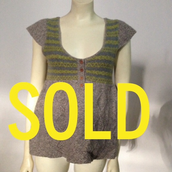 🐱SOLD🐱 Short sleeve sweater top