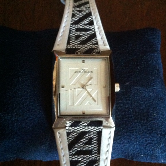 🎯SOLD🎯AK Anne Klein Navy & White Watch