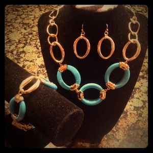 🚫SOLD IN BUNDLE🚫Acrylic Oval Mint Necklace
