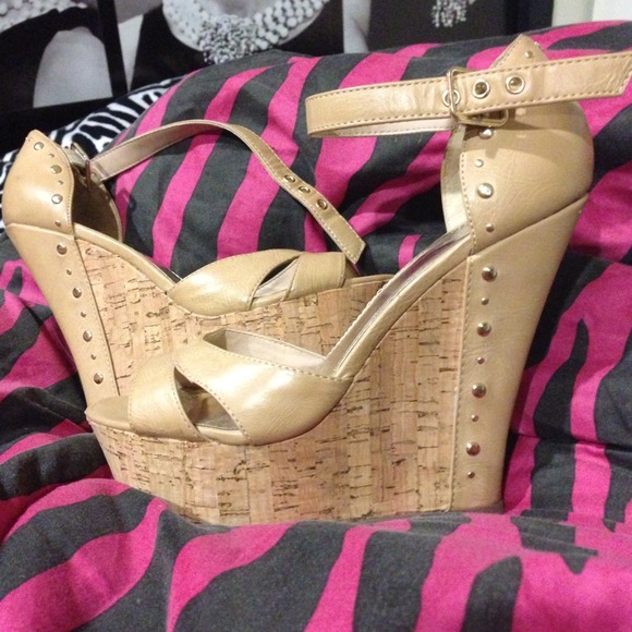 BAKERS WEDGES - Picture 2 of 2