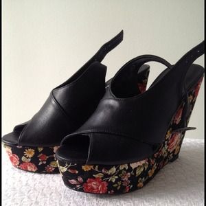 Soda Floral Wedges