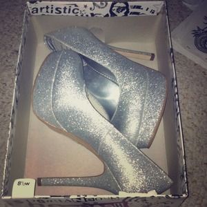 They don't fit anymore and I only wore them once!