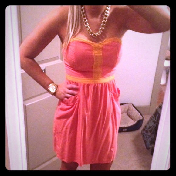 🚫SOLD🚫Coral and peach strapless dress