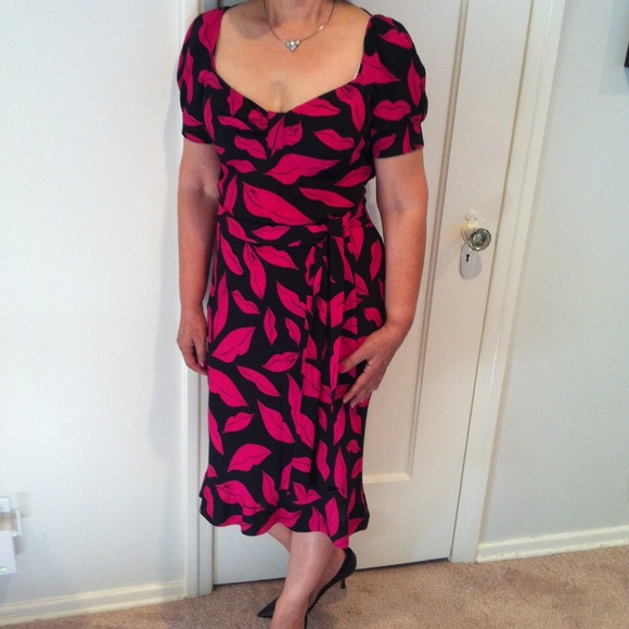 Bundled DVF hot pink lips with green stripes wrap