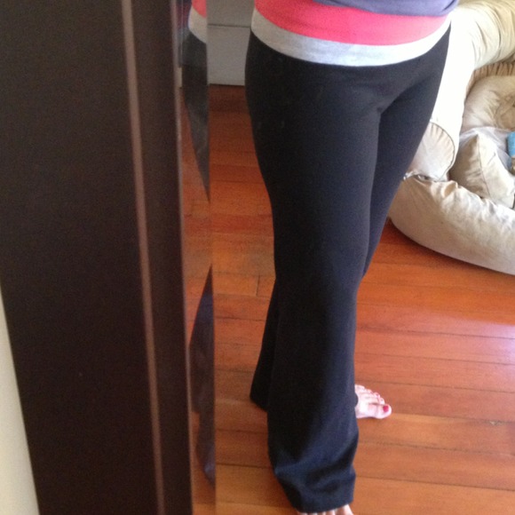 Lululemon groove pant w/ pink & grey striped waist