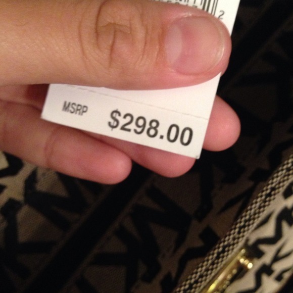 REDUCED Authentic Michael Kors Weekender - Picture 3 of 4