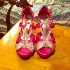 👠 Pink sparkle open toe high heels!!