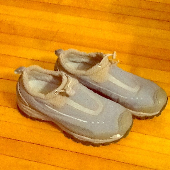 North Face shoes, size 7.