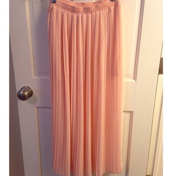 SOLD Forever 21 Blush Pink Pleated Accordion Maxi - Picture 2 of 2