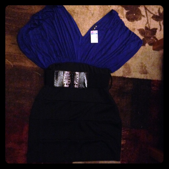 Blue and black fitted dress! 👗