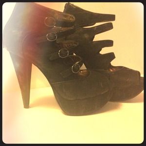 Black cage strap peep toe heel