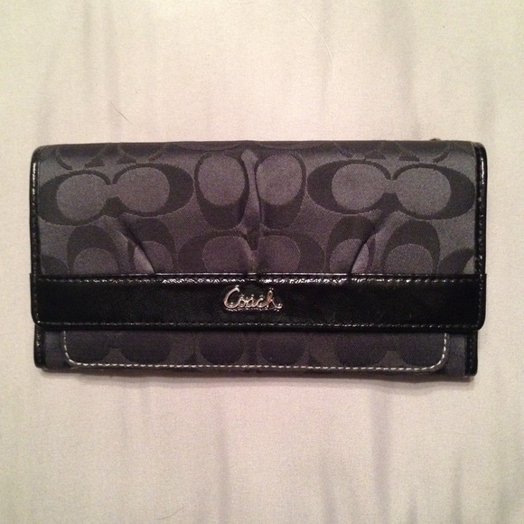 Authentic Coach wallet