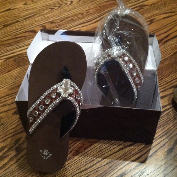 SOLD- Brown bling cross sandles