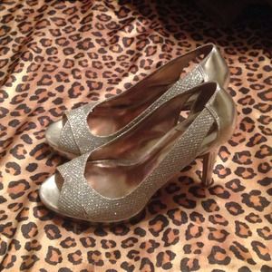 Silver sparkle size 7 heels