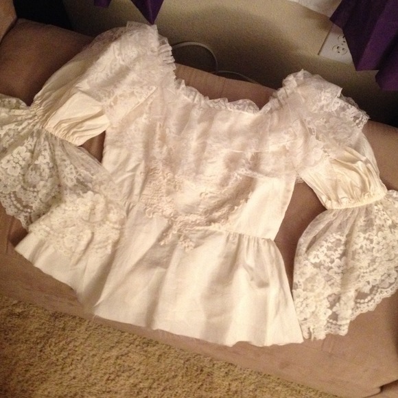 white/cream vintage lace Halloween costume top Med