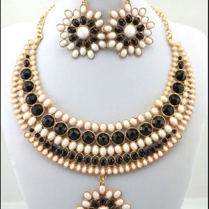 Statement necklace set