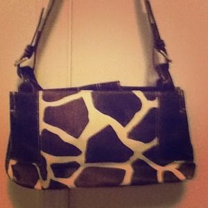 Nine & Co. Giraffe print purse
