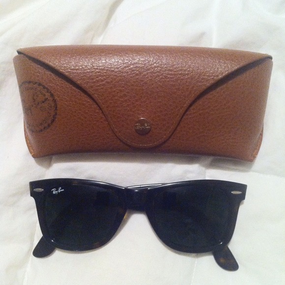 Ray-Ban Wayfarer sunglasses with case