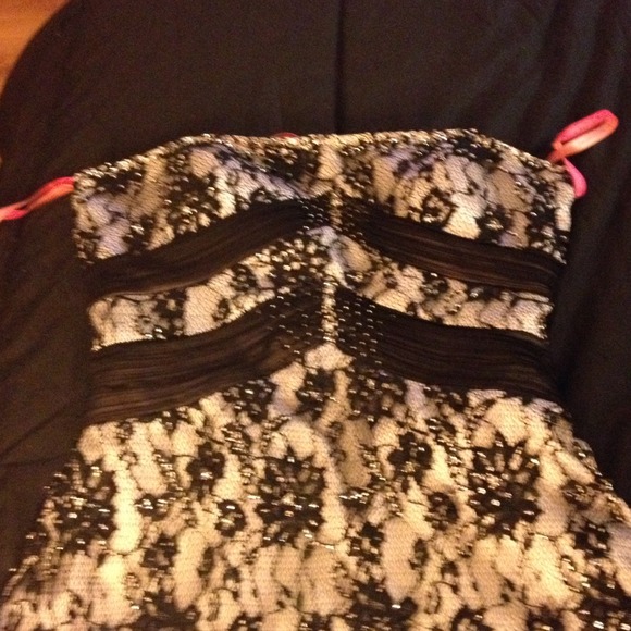 Black & white lace, strapless prom dress - Picture 2 of 4