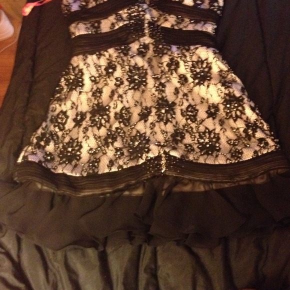Black & white lace, strapless prom dress - Picture 3 of 4