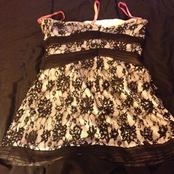 Black & white lace, strapless prom dress - Picture 4 of 4
