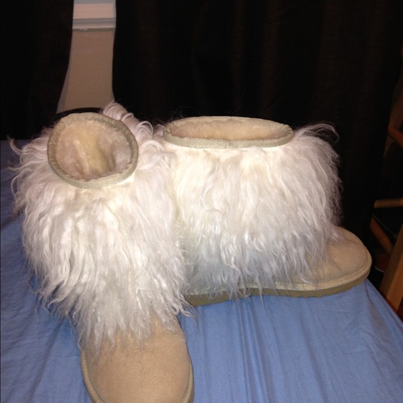 AUTHENTIC Ugg Mongolian Fur Sand color 5