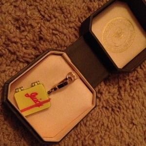 Juicy Couture gold iPad Charm 📱🎀