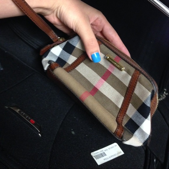 Burbbery clutch - Picture 1 of 4