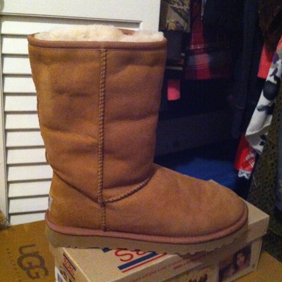 These & black and have a brown pair. - Picture 2 of 4