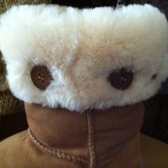 These & black and have a brown pair. - Picture 3 of 4