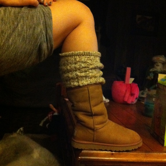 These & black and have a brown pair. - Picture 4 of 4