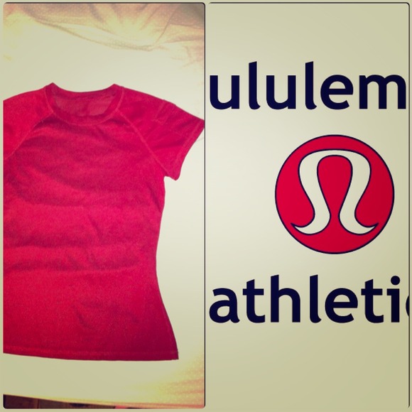 Red lululemon attletica  work out top size 2