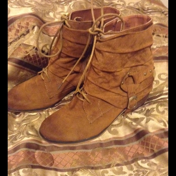 💢TRADED💢Eastern Suede Like Cowboy Boots - Picture 1 of 4