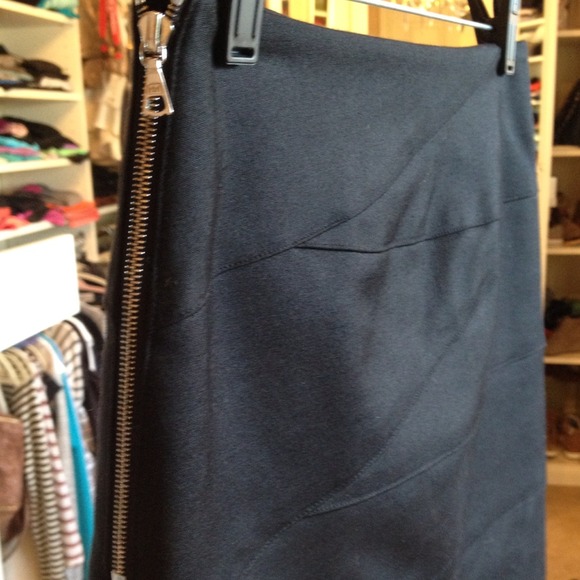 Black skirt with seam detail