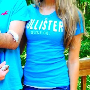 Hollister t-shirt.