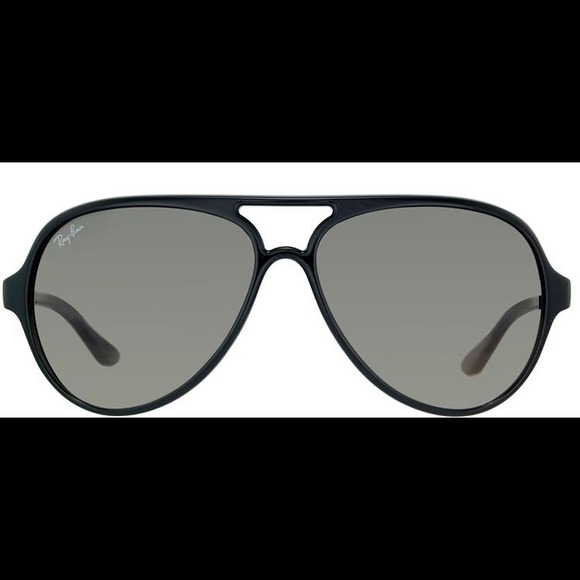 Ray Ban Aviators + DOONEY & BOURKE
Red North South
