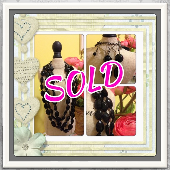 🚫SOLD🚫 WHBM Necklace & Earrings