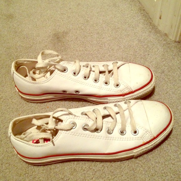 🔴Sold🔴White leather converse, great condition