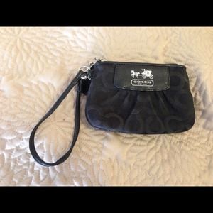 ✋HOLD✋💞Coach Wristlet NWOT.💞