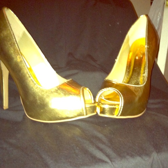 Gold 5 in heels with 1 in platform