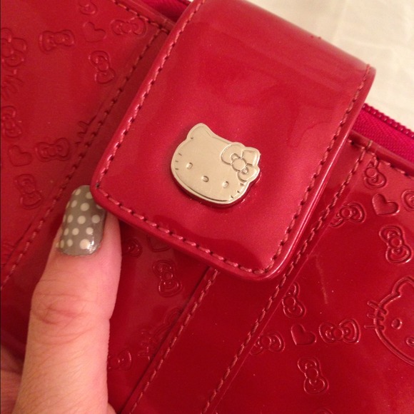 - SOLD - Red Hello Kitty Wallet - Picture 4 of 4