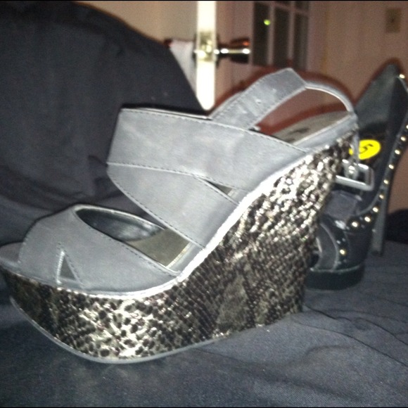 6 in guess heels with 1/2 in platform