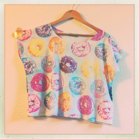 SOLD 🎉 NWOT Delia's Donuts Pastel Crop Top - Picture 2 of 3