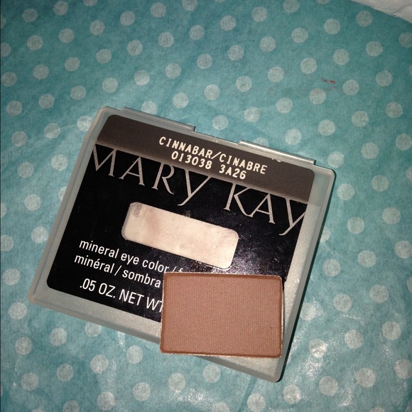 Eye shadow - Picture 2 of 2