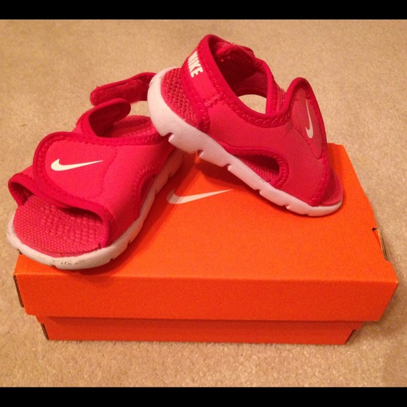 ⛔️ ️️️sold in a bundle⛔️Nike baby girl sandals