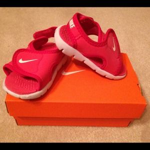 ⛔️ ️️️sold in a bundle⛔️Nike baby girl sandals