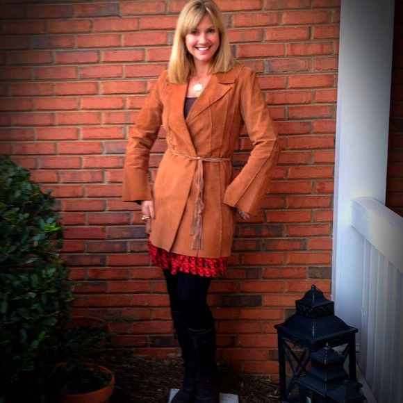 SOLD IN BUNDLE!📦suede,lined,fitted style jacket - Picture 2 of 4