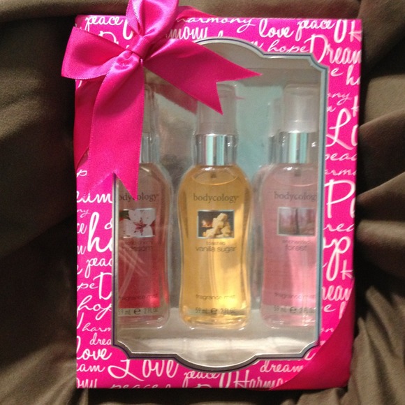 🚫REDUCED🚫Bodycology Perfume gift set💋