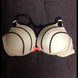 Victoria's Secret 38C Bras